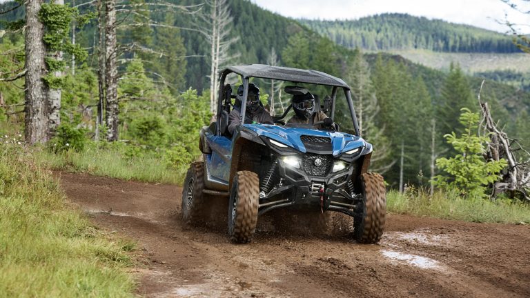 2025-Yamaha-YXE1000EWS-25LE-EU-Dusty_Blue-Action-004-03