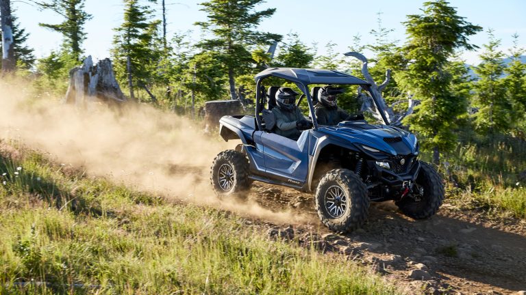 2025-Yamaha-YXE1000EWS-25LE-EU-Dusty_Blue-Action-006-03