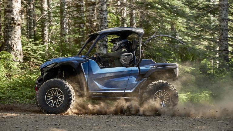 2025-Yamaha-YXE1000EWS-25LE-EU-Dusty_Blue-Action-007-03