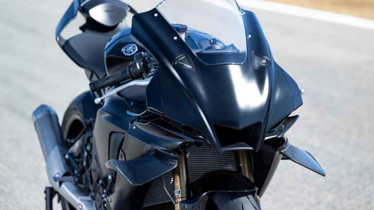2025-Yamaha-YZF1000R1COMP-EU-Detail-006-03