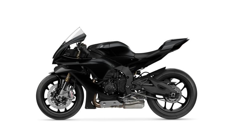 2025-Yamaha-YZF1000R1COMP-EU-Tech_Black-Studio-004-03