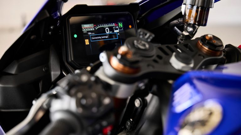 2025-Yamaha-YZF900R9-EU-Detail-006-03