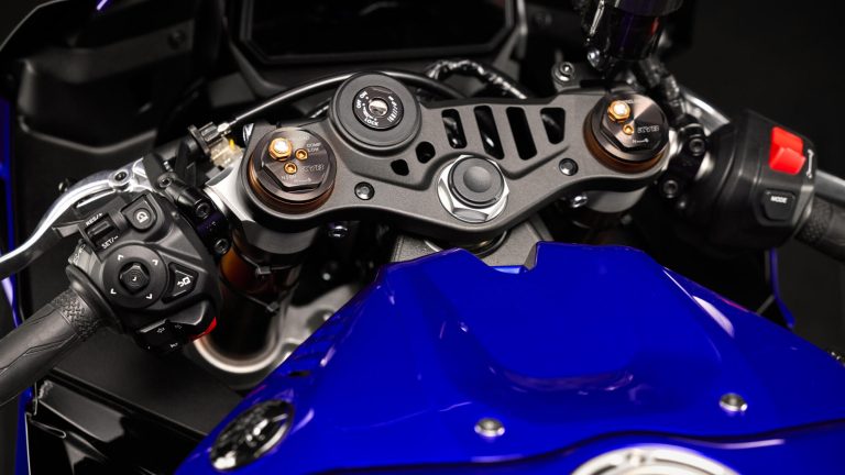 2025-Yamaha-YZF900R9-EU-Detail-007-03