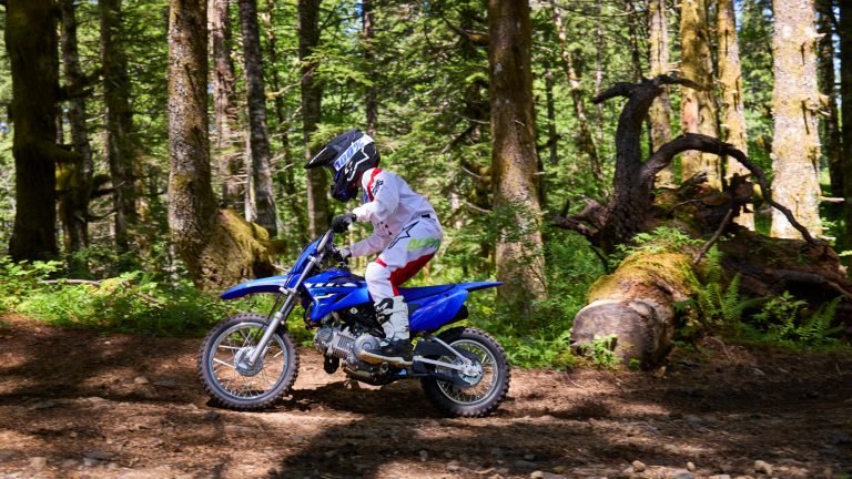 2026-Yamaha-TTR110-EU-Icon_Blue-Action-002-03