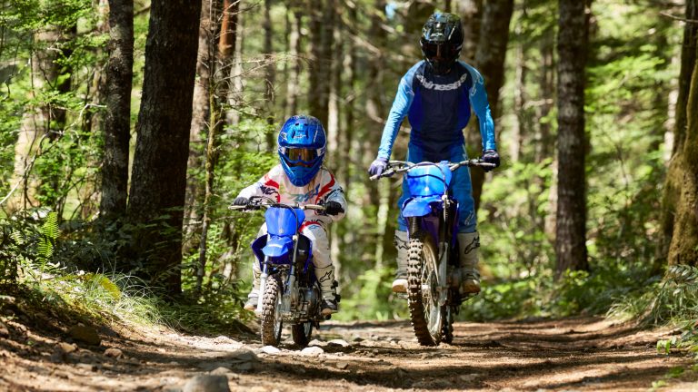 2026-Yamaha-TTR50-EU-Icon_Blue-Action-002-03