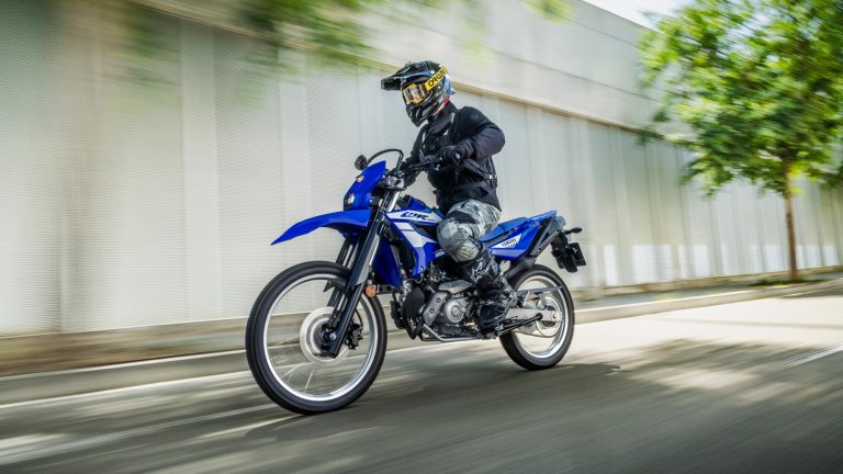 2026-Yamaha-WR125-EU-Icon_Blue-Action-018-03