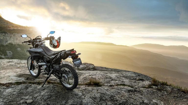 2026-Yamaha-WR125-EU-Yamaha_Black-Static-004-03