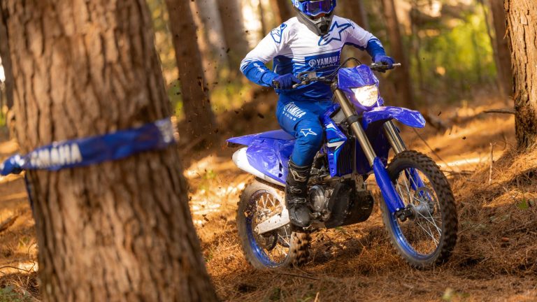 2026-Yamaha-WR450F-EU-Icon_Blue-Action-004-03