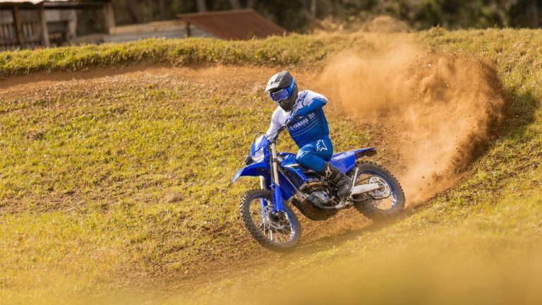2026-Yamaha-WR450F-EU-Icon_Blue-Action-005-03