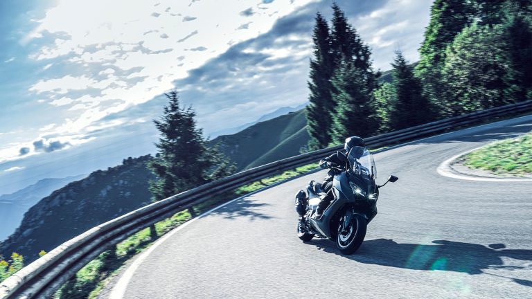 2026-Yamaha-XP500ASV-EU-Black_MAX_-Static-019-03