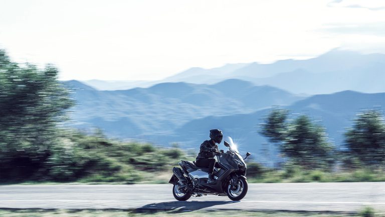 2026-Yamaha-XP500ASV-EU-Black_MAX_-Static-027-03