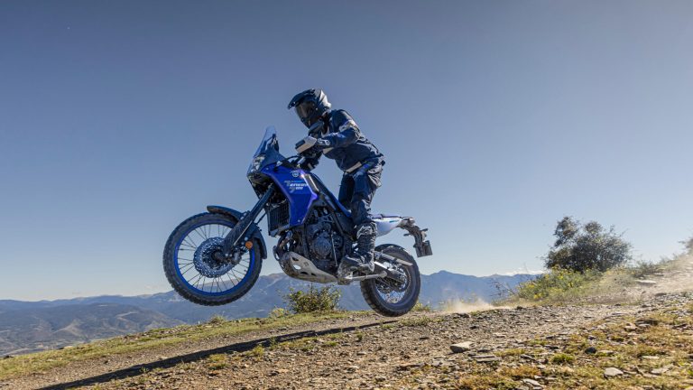 2026-Yamaha-XTZ700-EU-Icon_Blue-Action-008-03