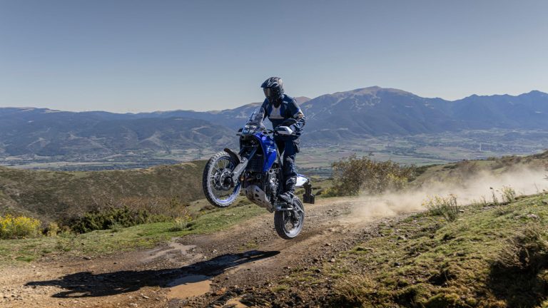 2026-Yamaha-XTZ700-EU-Icon_Blue-Action-012-03
