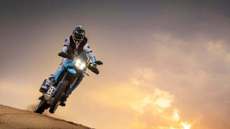 2026-Yamaha-XTZ700SPR-EU-Sky_Blue-Action-004-03