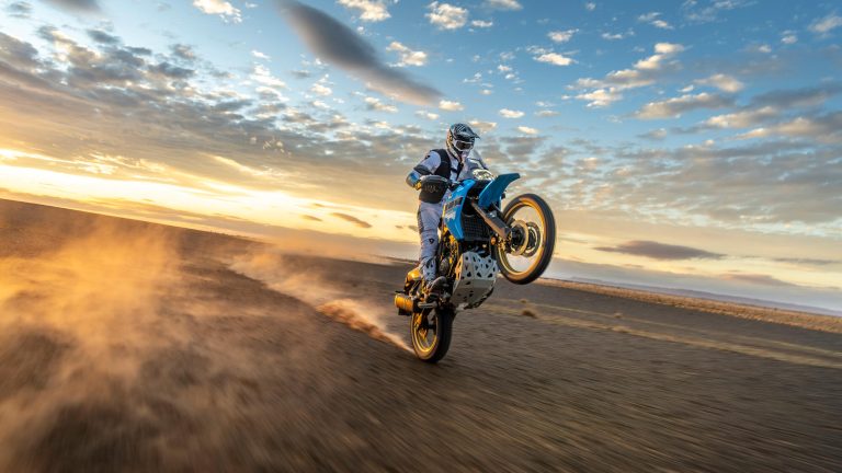 2026-Yamaha-XTZ700SPR-EU-Sky_Blue-Action-010-03