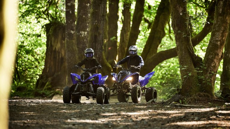 2026-Yamaha-YFM110R-EU-Racing_Blue-Action-002-03