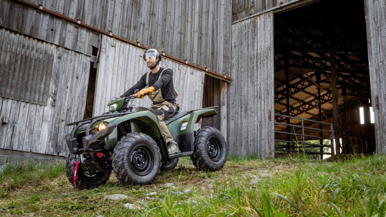 2026-Yamaha-YFM450FWBD-EU-Olive_Green-Action-004-03