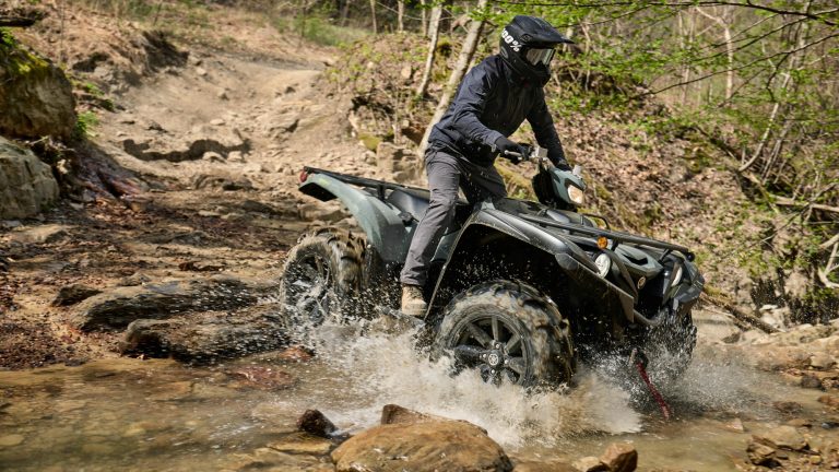 2026-Yamaha-YFM700FWAD-X-EU-Moss_Grey___Tactical_Black-Action-009-03