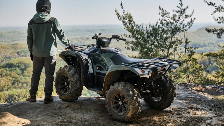 2026-Yamaha-YFM700FWAD-X-EU-Moss_Grey___Tactical_Black-Static-002-03