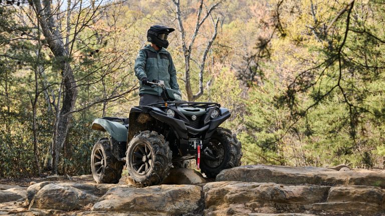 2026-Yamaha-YFM700FWAD-X-EU-Moss_Grey___Tactical_Black-Static-003-03