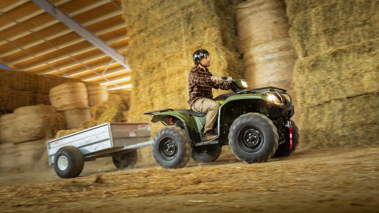 2026-Yamaha-YFM700FWBD-EU-Olive_Green-Action-004-03