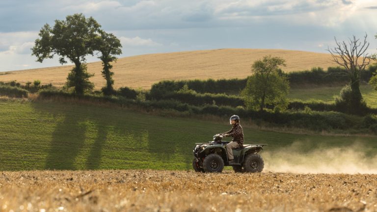 2026-Yamaha-YFM700FWBD-EU-Olive_Green-Action-006-03