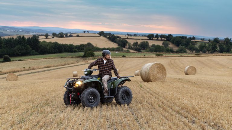 2026-Yamaha-YFM700FWBD-EU-Olive_Green-Action-009-03