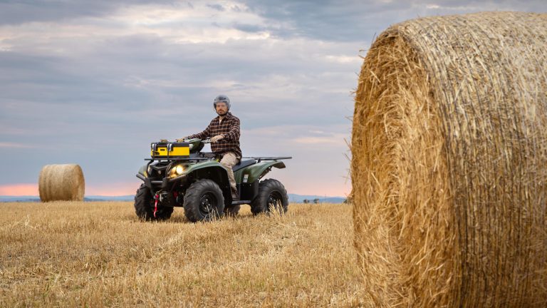 2026-Yamaha-YFM700FWBD-EU-Olive_Green-Action-011-03