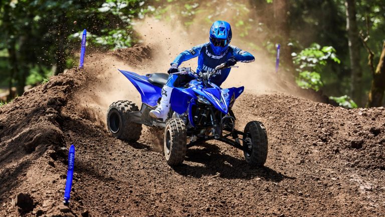 2026-Yamaha-YFZ450R-EU-Racing_Blue-Action-001-03