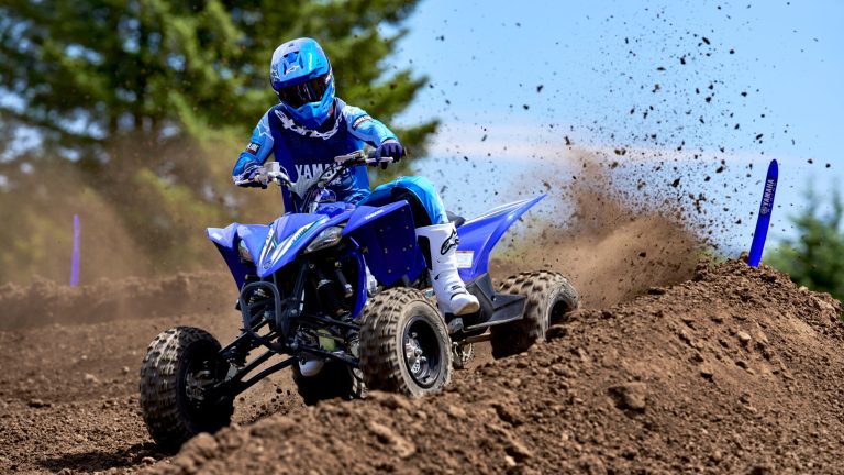 2026-Yamaha-YFZ450R-EU-Racing_Blue-Action-003-03