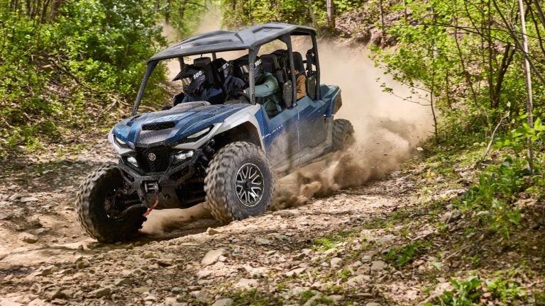 2026-Yamaha-YXF1000ELS-EU-EU-Backcountry_Blue___Silver_Metallic-Action-003-03