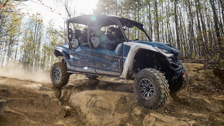 2026-Yamaha-YXF1000ELS-EU-EU-Backcountry_Blue___Silver_Metallic-Action-004-03