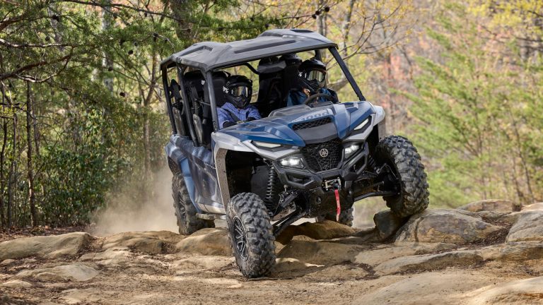 2026-Yamaha-YXF1000EW-EU-EU-Backcountry_Blue___Silver_Metallic-Action-002-03