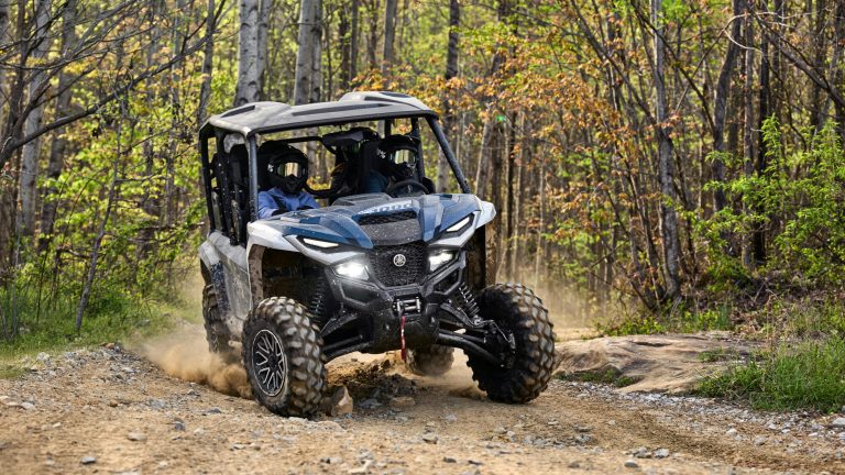 2026-Yamaha-YXF1000EW-EU-EU-Backcountry_Blue___Silver_Metallic-Action-004-03