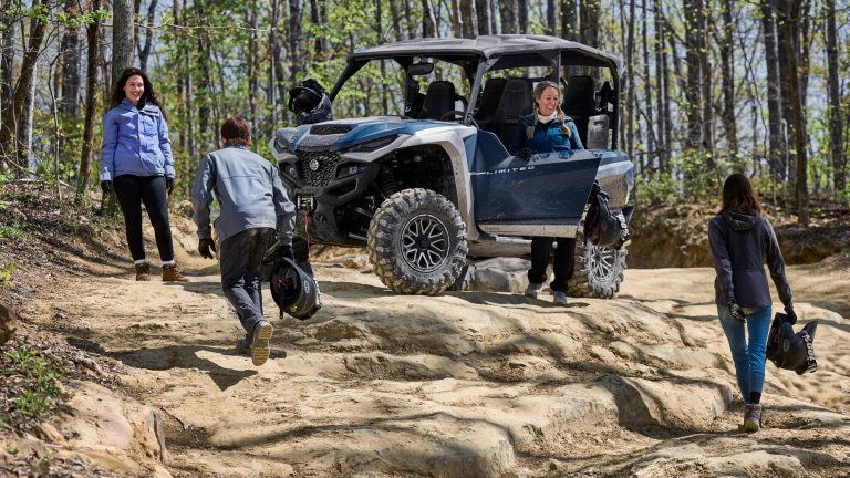 2026-Yamaha-YXF1000EW-EU-EU-Backcountry_Blue___Silver_Metallic-Static-001-03