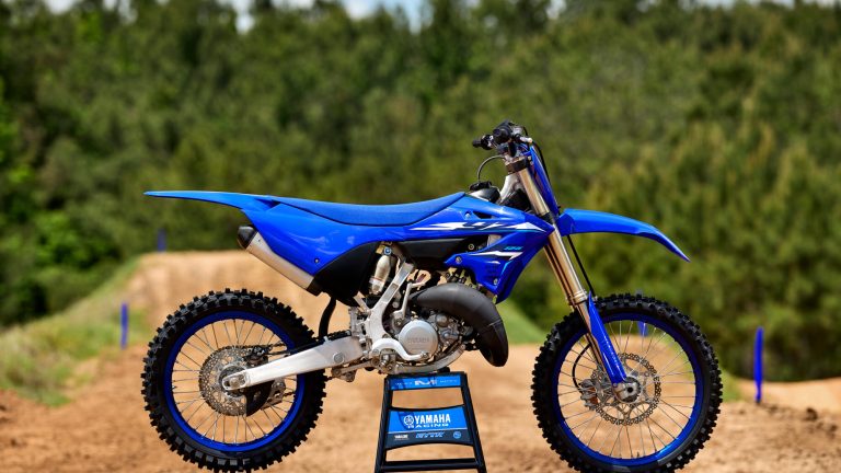 2026-Yamaha-YZ125LC-EU-Icon_Blue-Static-002-03