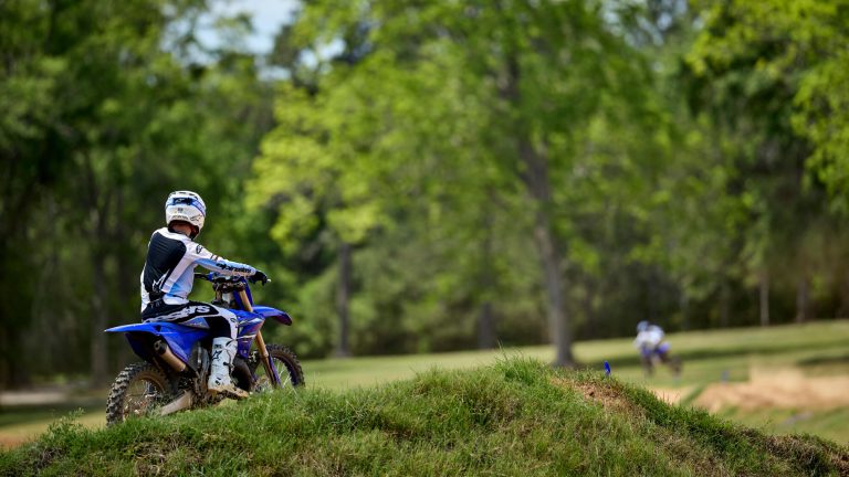 2026-Yamaha-YZ125LC-EU-Icon_Blue-Static-003-03