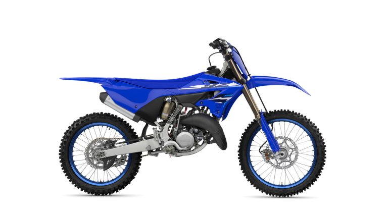 2026-Yamaha-YZ125LC-EU-Icon_Blue-Studio-002-03