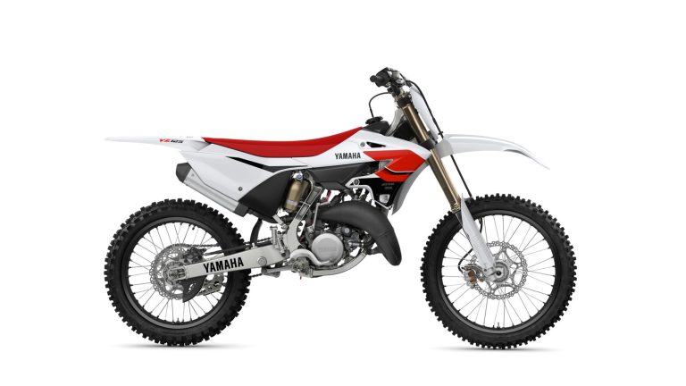 2026-Yamaha-YZ125LCSV-EU-Anniversary_White-Studio-002-03