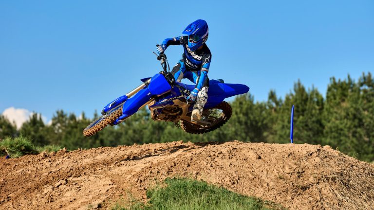 2026-Yamaha-YZ250F-EU-Icon_Blue-Action-004-03
