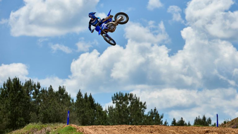 2026-Yamaha-YZ250F-EU-Icon_Blue-Action-007-03