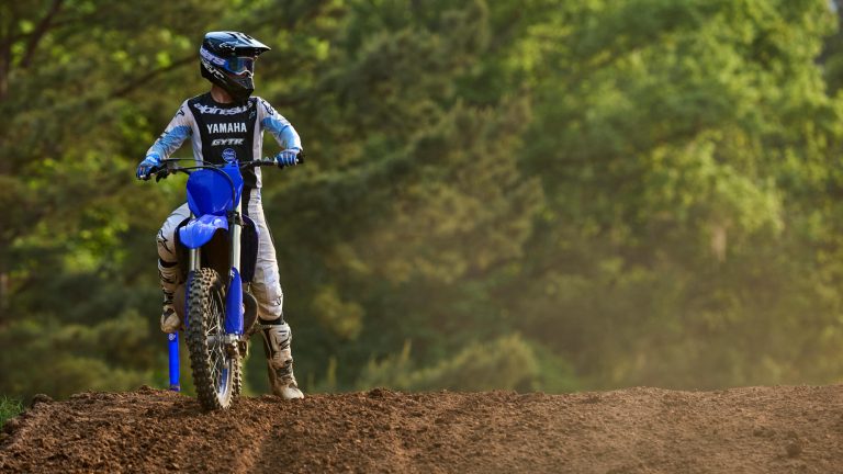 2026-Yamaha-YZ250LC-EU-Icon_Blue-Static-002-03