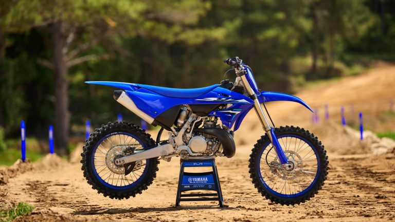 2026-Yamaha-YZ250LC-EU-Icon_Blue-Static-003-03