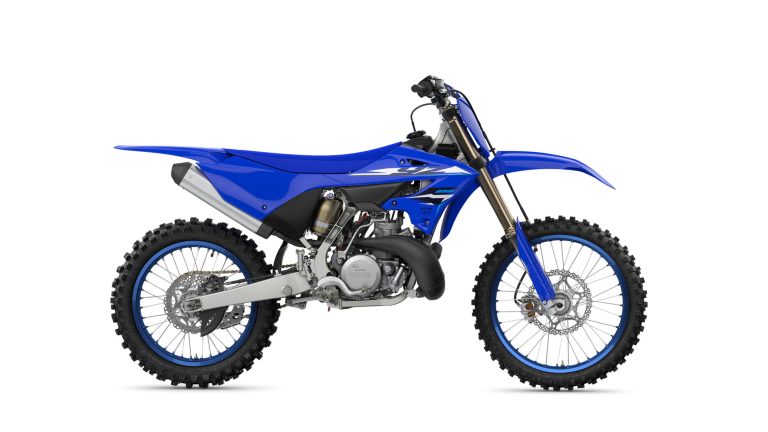 2026-Yamaha-YZ250LC-EU-Icon_Blue-Studio-002-03