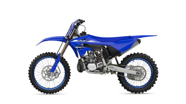 2026-Yamaha-YZ250LC-EU-Icon_Blue-Studio-006-03