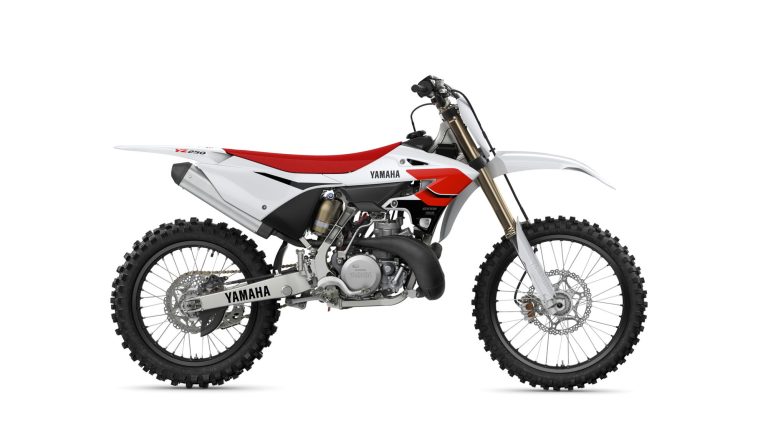 2026-Yamaha-YZ250LCSV-EU-Anniversary_White-Studio-002-03
