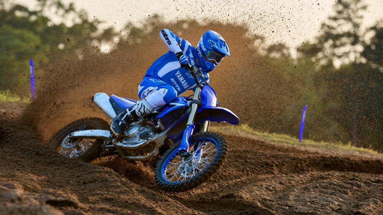 2026-Yamaha-YZ450F-EU-Icon_Blue-Action-001-03