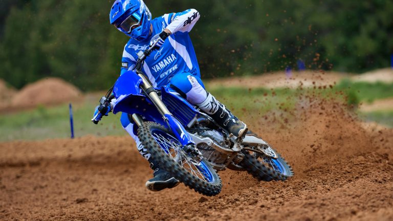 2026-Yamaha-YZ450F-EU-Icon_Blue-Action-003-03
