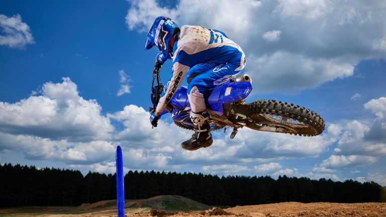 2026-Yamaha-YZ450F-EU-Icon_Blue-Action-005-03