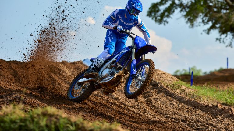 2026-Yamaha-YZ450F-EU-Icon_Blue-Action-006-03